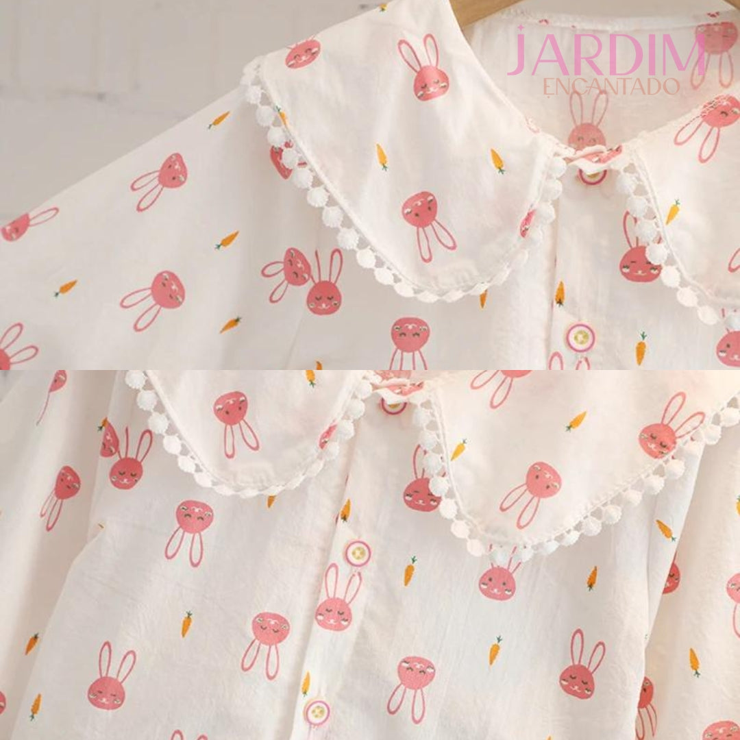 Blusa feminina infantil Blusa infantil com babado Blusa com estampa de coelho Roupas infantis algodão e poliéster Blusa de algodão e poliéster Blusa com babado e coelho Roupa feminina infantil estampa coelho Blusa infantil fofa Blusa com estampa animal Moda infantil blusa coelho