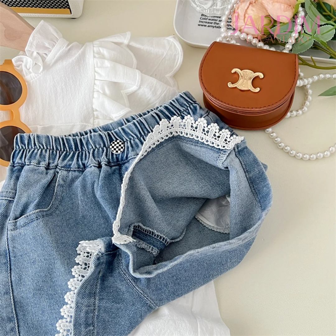 Conjunto infantil blusa branca e short jeans Roupas infantis blusa branca short jeans Moda infantil blusa branca e short jeans Conjunto de verão infantil blusa branca e short jeans Look infantil blusa branca e short jeans Roupas para crianças blusa branca e short jeans Conjunto casual infantil blusa branca short jeans Roupa de menina blusa branca e short jeans Moda infantil verão blusa branca short jeans Conjunto infantil blusa e short jeans preço
