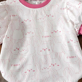Blusa feminina infantil Blusa infantil com babado Blusa com estampa de coelho Roupas infantis algodão e poliéster Blusa de algodão e poliéster Blusa com babado e coelho Roupa feminina infantil estampa coelho Blusa infantil fofa Blusa com estampa animal Moda infantil blusa coelho