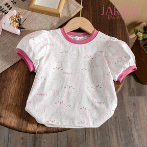Blusa feminina infantil Blusa infantil com babado Blusa com estampa de coelho Roupas infantis algodão e poliéster Blusa de algodão e poliéster Blusa com babado e coelho Roupa feminina infantil estampa coelho Blusa infantil fofa Blusa com estampa animal Moda infantil blusa coelho